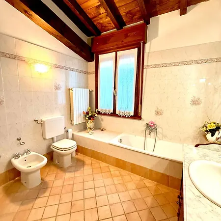 Lilly - 20 Min Da Maranello Panzió Serramazzoni